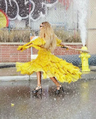 punto-aries-moda-tendencias-colores-primavera-verano-2026-amarillo-cítrico-tonos-estrella-1