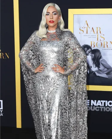 punto-aries-moda-tendencias-colores-primavera-verano-2026-plateado-metalizado-tonos-estrella-4