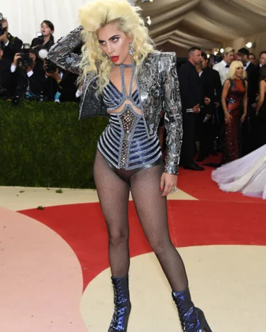 punto-aries-moda-tendencias-colores-primavera-verano-2026-plateado-metalizado-tonos-estrella-5