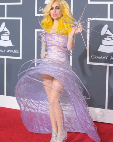 punto-aries-moda-tendencias-colores-tendencia-primavera-verano-2026-plateado-metalizado-tonos-estrella-6