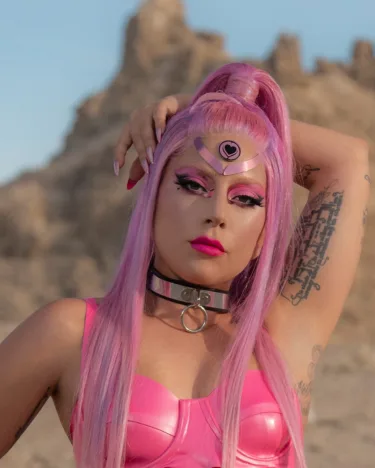 punto-aries-moda-tendencias-colores-primavera-verano-2026-rosa-chicle-fucisa-vibrante-tonos-estrella-9