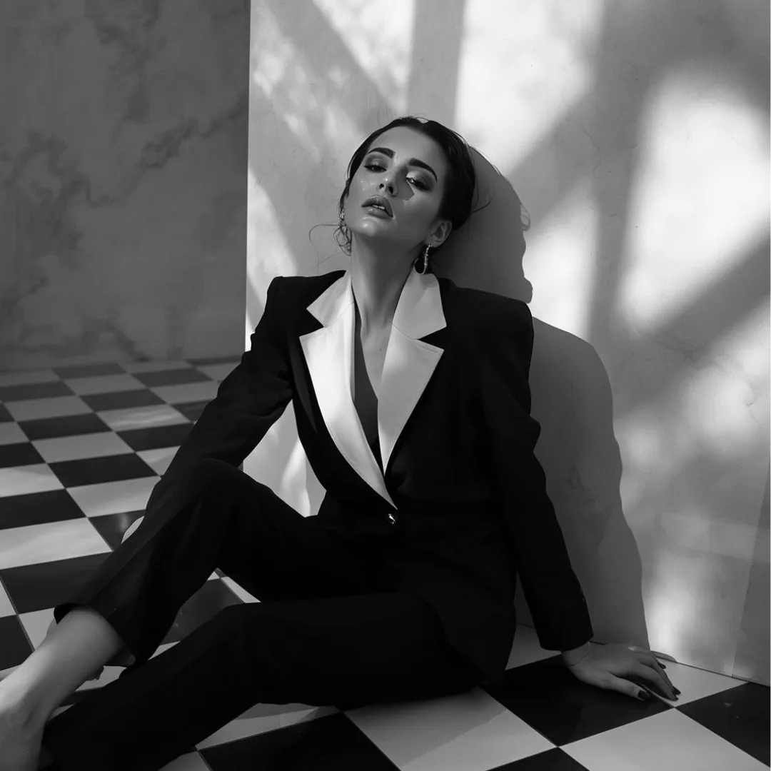 punto-aries-marketing-branding-campañas-creatividad-la-mujer-dividida-entre-agua-y-geometría-4