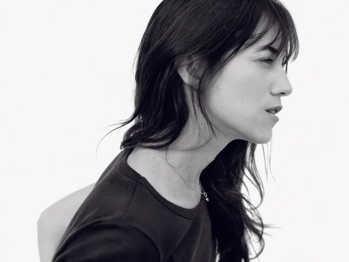 punto-aries-revista-digital-marketing-arte-estilo-parisino-moda-feminidad-intelectual-charlotte-gainsbourg-1