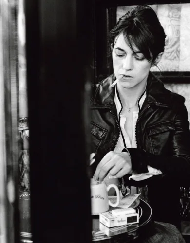 punto-aries-revista-digital-marketing-arte-estilo-parisino-moda-feminidad-intelectual-charlotte-gainsbourg-3