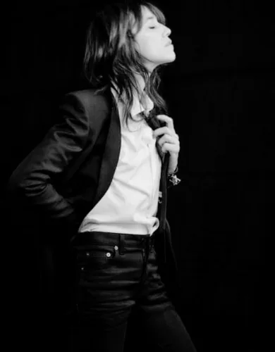 punto-aries-revista-digital-marketing-arte-estilo-parisino-moda-feminidad-intelectual-charlotte-gainsbourg-7