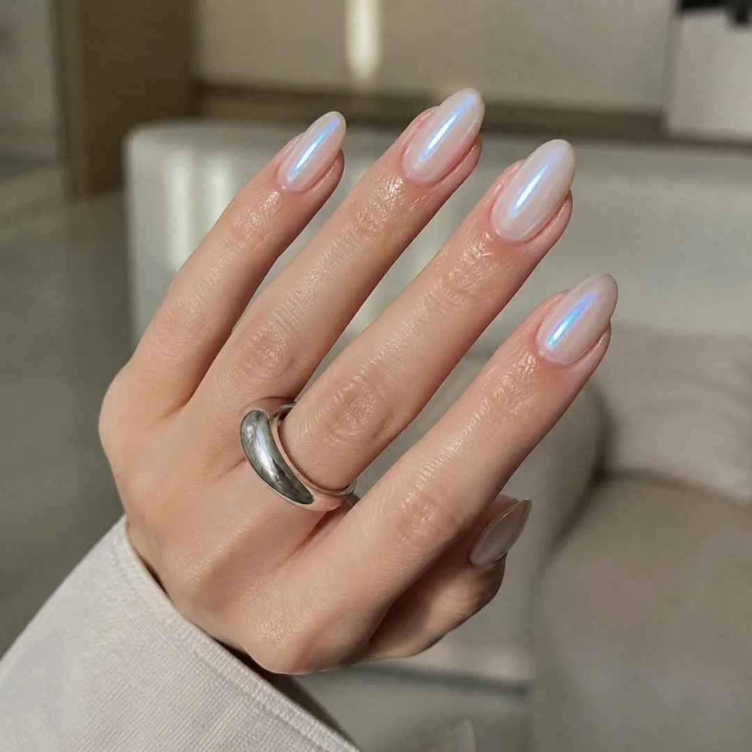 punto-aries-revista-digital-marketing-arte-sea-findings-an- editorial-collection-of -treasures-nail-art-inspiration-IRIDESCENCE-2