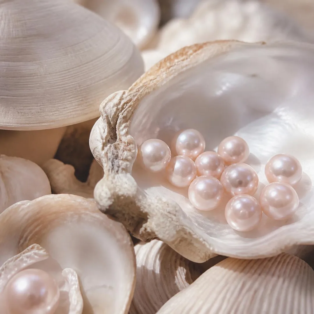 punto-aries-revista-digital-marketing-arte-sea-findings-an- editorial-collection-of -treasures-nail-art-inspiration-pink-pearl