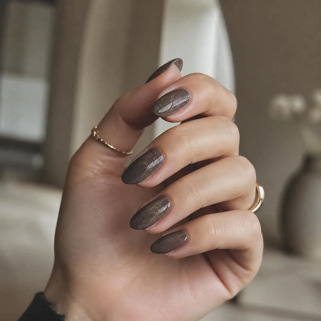 punto-aries-revista-digital-marketing-arte-sea-findings-an- editorial-collection-of -treasures-nail-art-inspiration-volcanic-sand-2